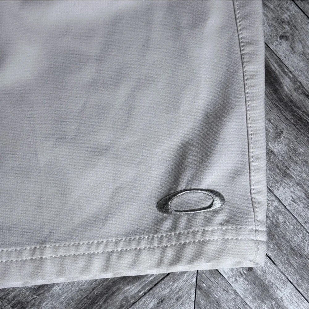 Oakley Mens Golf Shorts‎ Off-White Cream Performance Athletic Size 34W RN96548